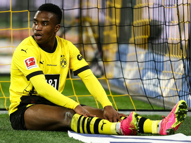 Moukoko se lamenta falla con Borussia Dortmund.