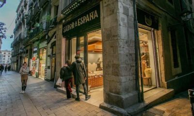 Las irregularidades de una tienda de Barcelona que ha destapado un vecino