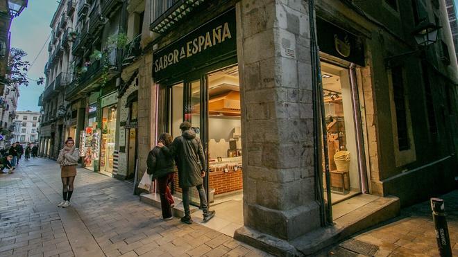 Las irregularidades de una tienda de Barcelona que ha destapado un vecino